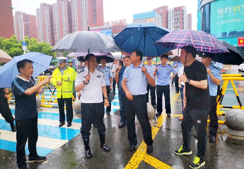 桑宝庆副市长深入市区各考点检查指导高考安保各项工作